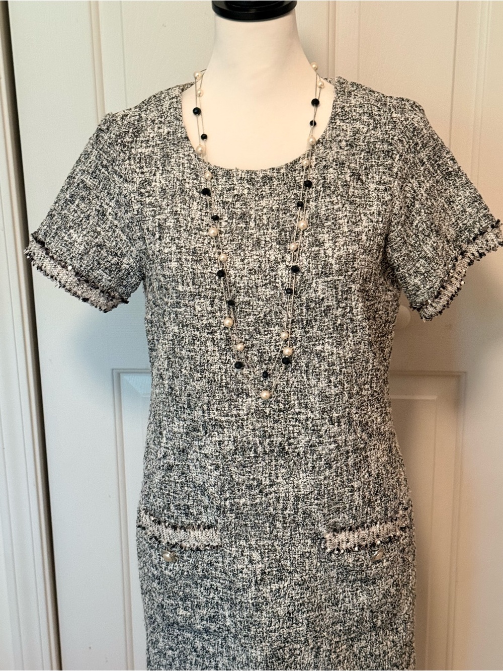 Classic Tweed Short-Sleeve Shift Dress in Grey& White